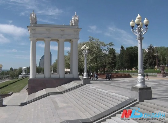 В Волгограде через Нулевую продольную строят пешеходный мост